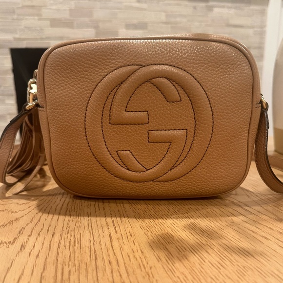 Gucci Handbags - Gucci soho disco camera bag in nude